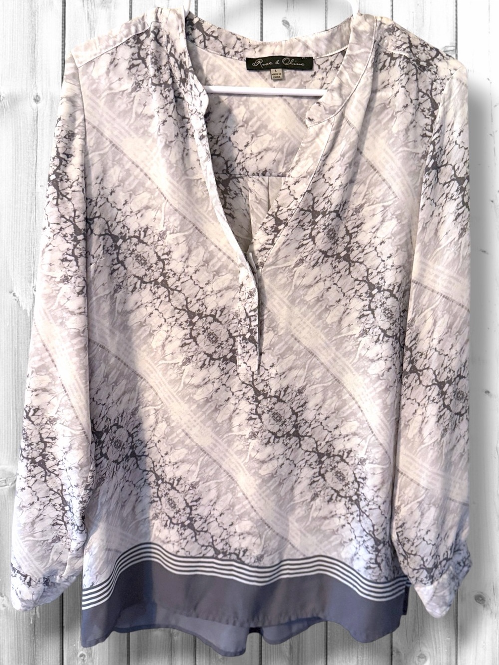 🌼Rose & Olive Light Gray Lace-Pattern V-Neck Tunic